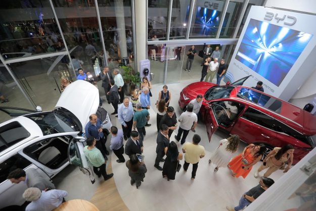BYD inauguró su showroom en Paraguay y lanzó BYD TANG
