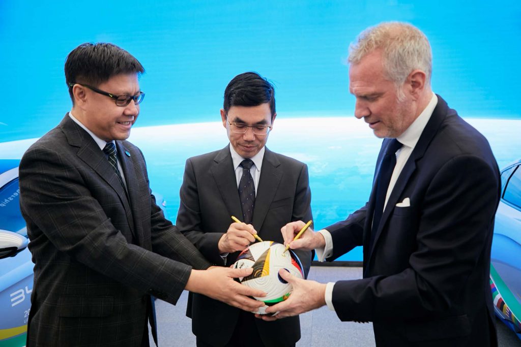 Ceremonia de firma de BYD como socio oficial de la UEFA EURO 2024